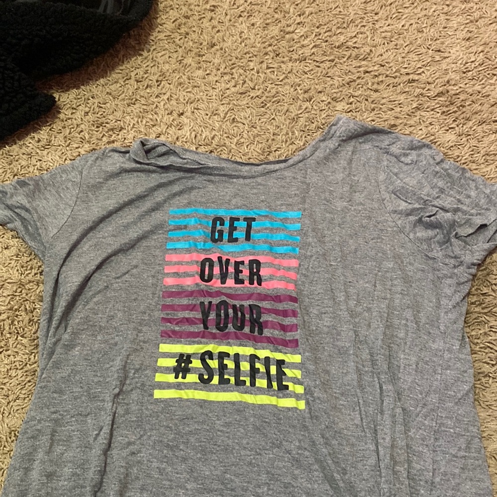 Loose gray t-shirt